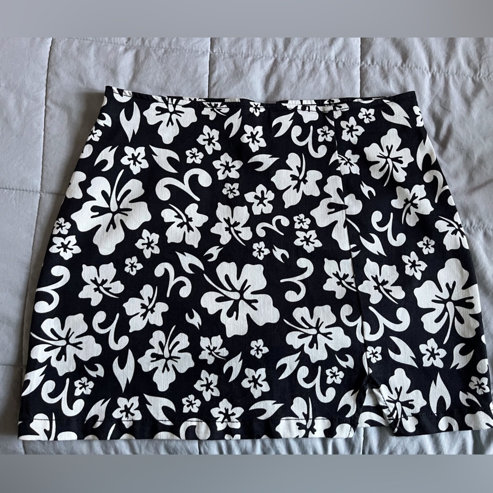 NWT Wild Fable floral skirt. Sz 12